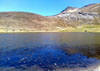 La laguna de muy cerca. Hay diminutos peces en sus aguas